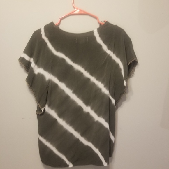 Green shirt - Picture 2 of 3